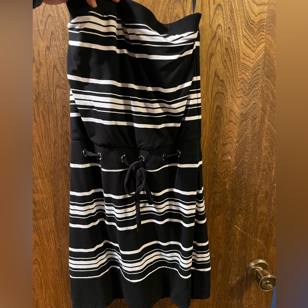 White House, Black Market strapless mini. Excellent condition. Size XS